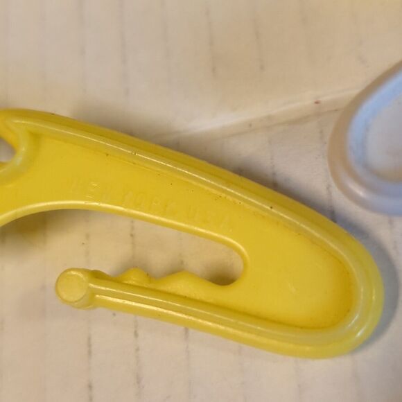 Clothes Hangers Kids Clarolyte Co Trains Yellow White Vintage Swivel Set Of 8 - Picture 6 of 7